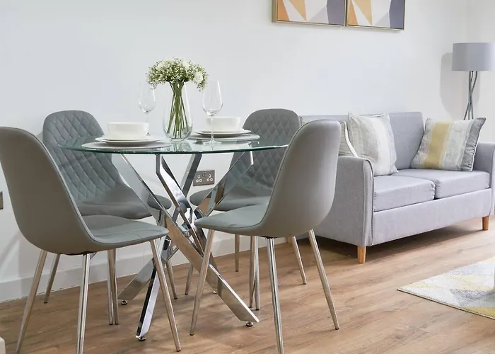 Modern Central Apartment - City Centre - Fast Wifi - Near Utilitia Arena & Icc
