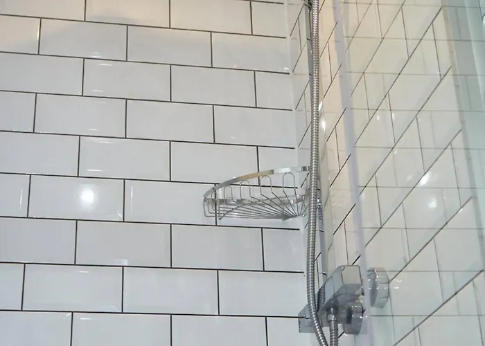 Modern Central Apartment - City Centre - Fast Wifi - Near Utilitia Arena & Icc